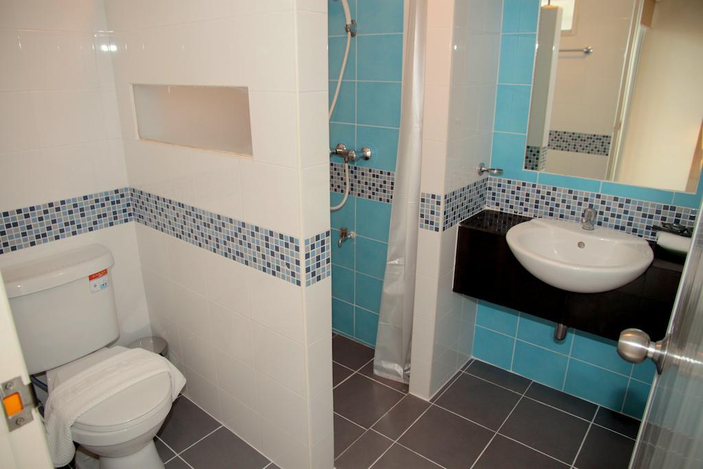 Krongthong Mansion & Hotel Бангкок Номер фото